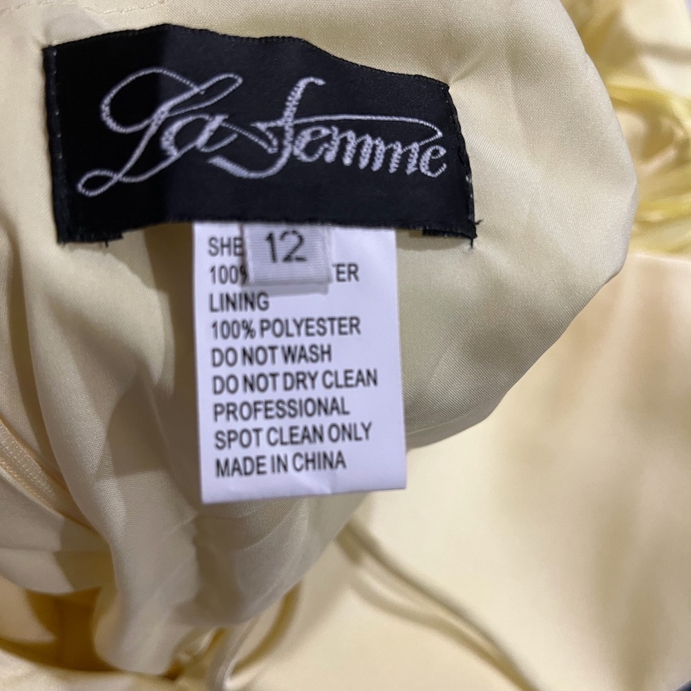 La Femme Flutter Slit Trumpet Gown Pale Yellow Size 12 Open Tie Back Prom - Picture 6 of 8